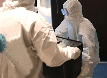 汚染物や不用品の運び出し